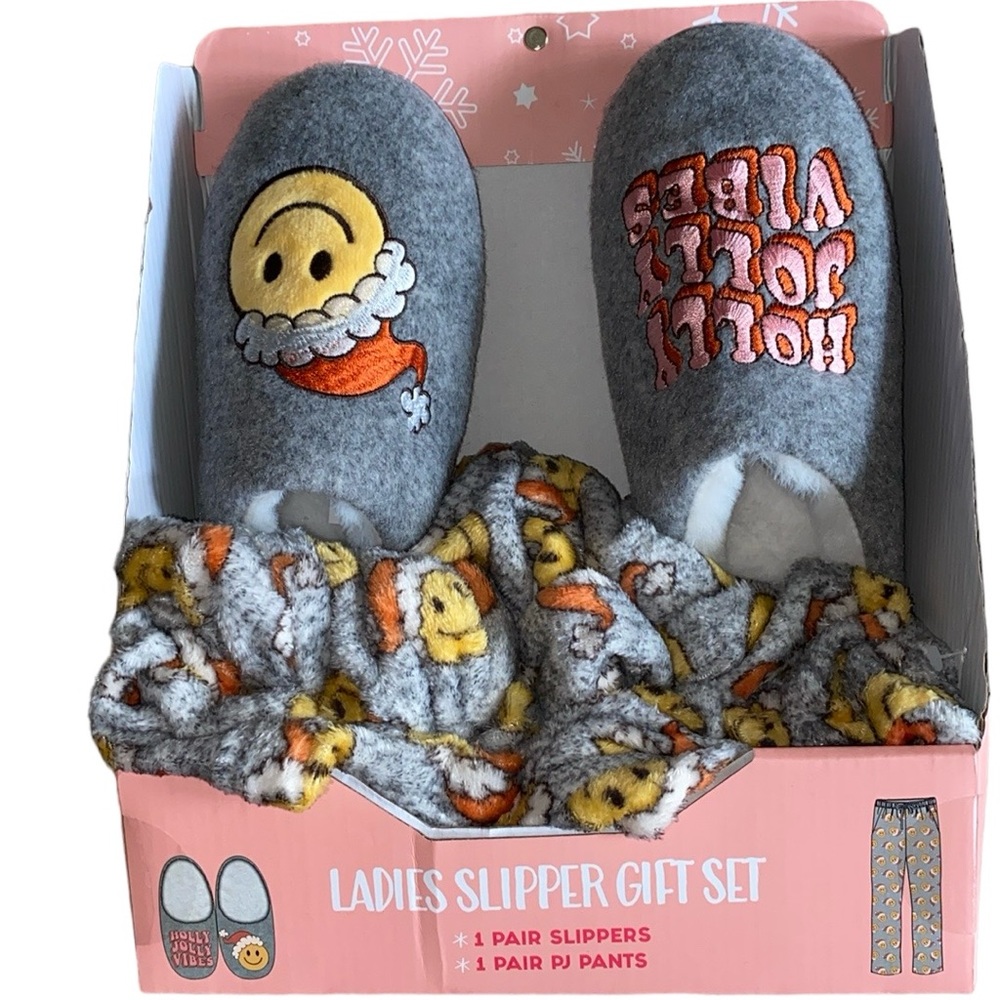 1 LEFT NEW retro slippers and lounge pants gift set large